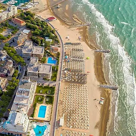 Otel Adorable Seaside Flat Surrounded By A Garden 2*